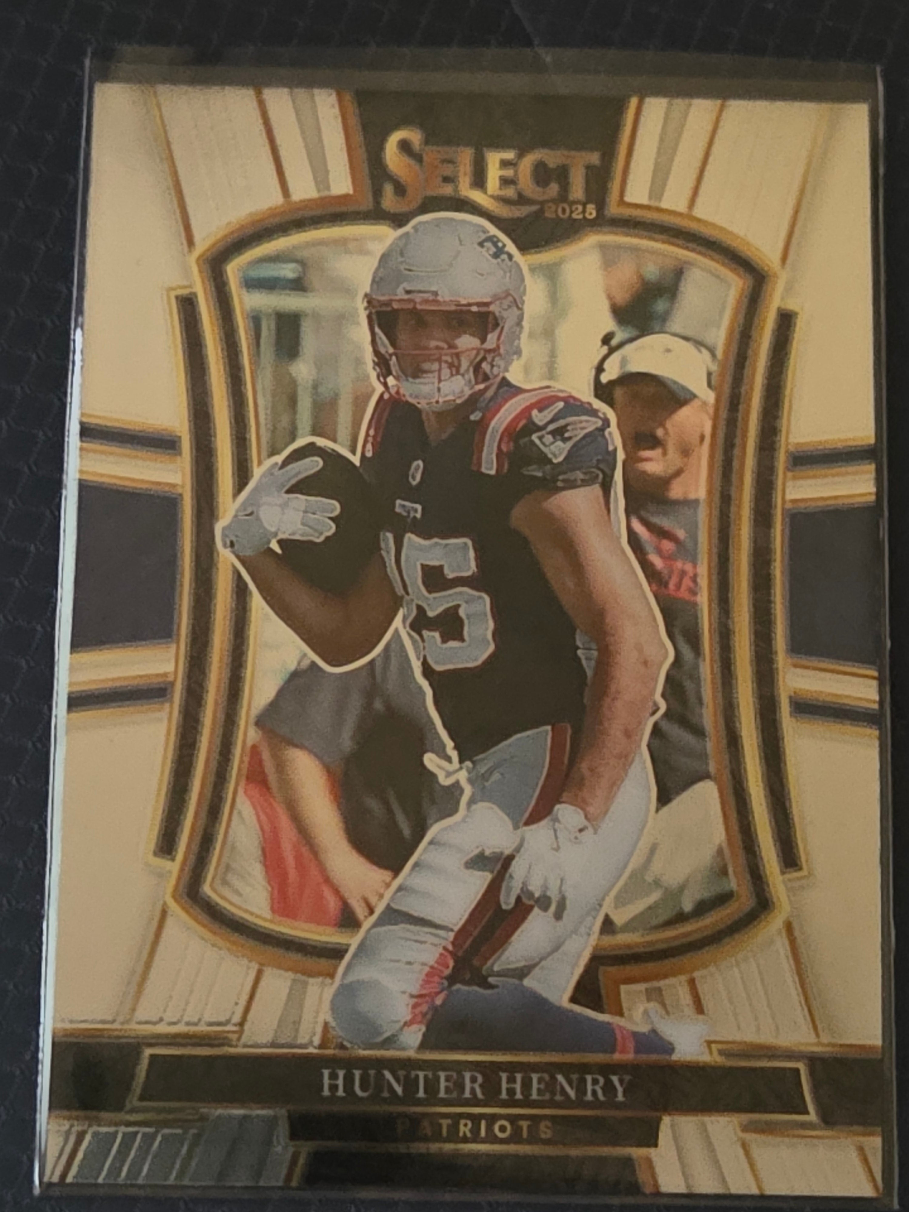 2025 Panini Select Hunter Henry #180 New England Patriots Premier Level