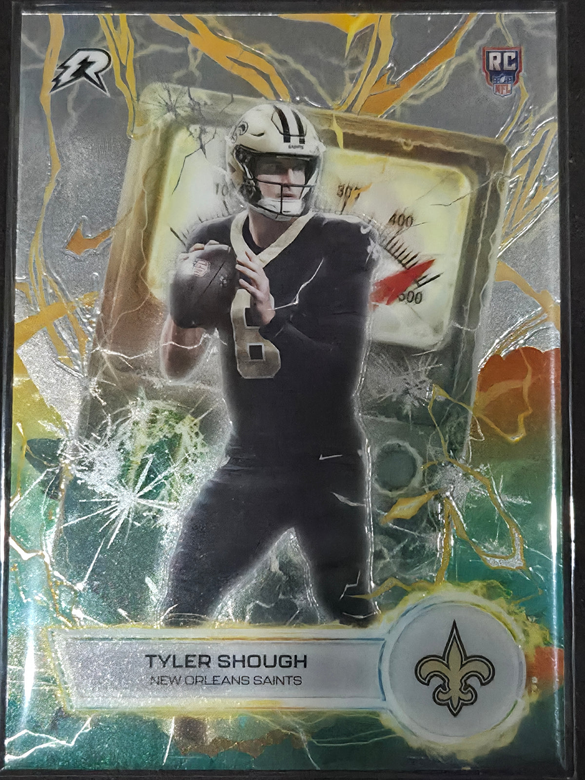 2025 Topps Resurgence Football Tyler Shough Voltaic VT-3
